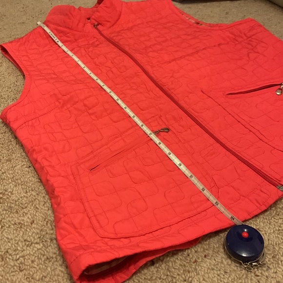 Lightweight Quilted Vest - Picture 8 of 9